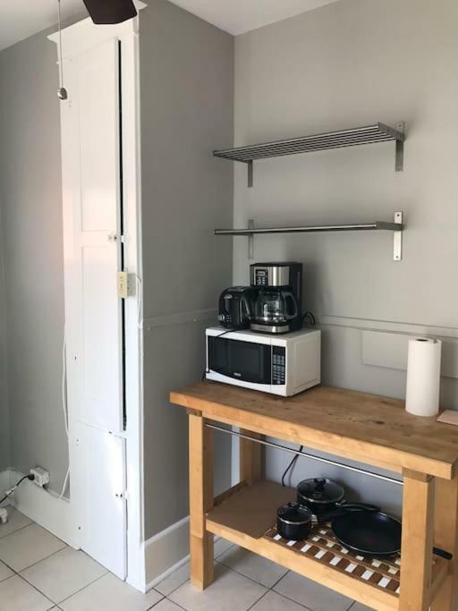 Bright, Clean, Private. In The Heart Of Downtown! Parking, Wi-Fi And Netflix Included Apartment Отава Екстериор снимка