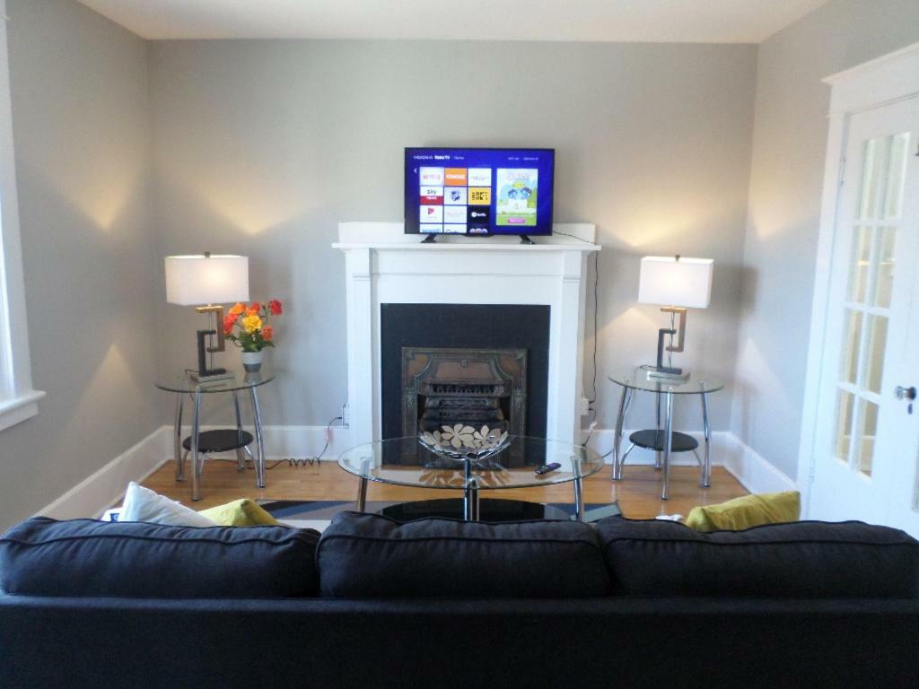 Bright, Clean, Private. In The Heart Of Downtown! Parking, Wi-Fi And Netflix Included Apartment Отава Екстериор снимка