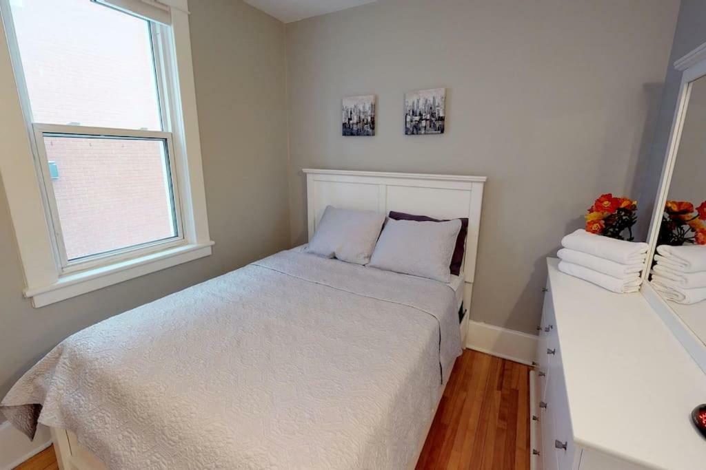 Bright, Clean, Private. In The Heart Of Downtown! Parking, Wi-Fi And Netflix Included Apartment Отава Екстериор снимка
