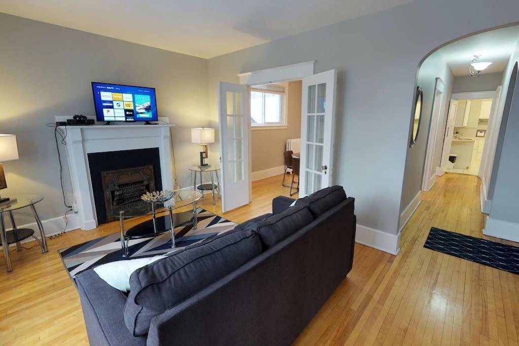 Bright, Clean, Private. In The Heart Of Downtown! Parking, Wi-Fi And Netflix Included Apartment Отава Екстериор снимка